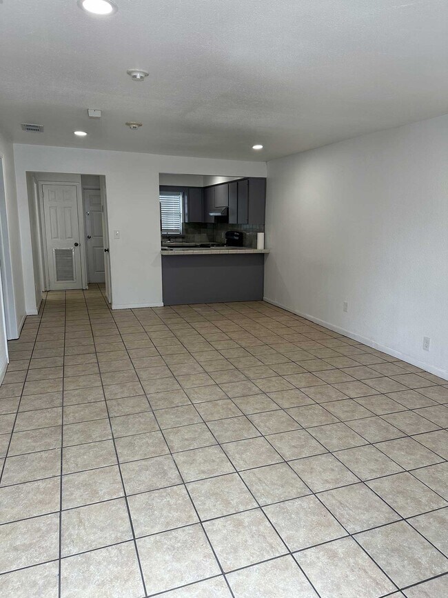 Foto del edificio - 3105 N Mitchell Ave