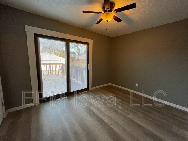 Foto del edificio - 1242 Edgewood Dr