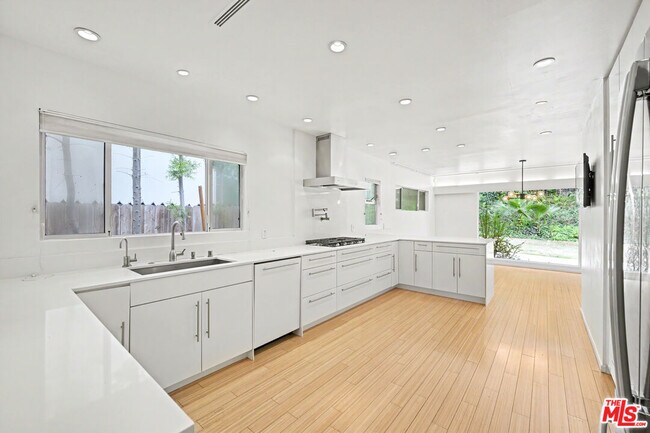Foto del edificio - 9512 Duxbury Ln