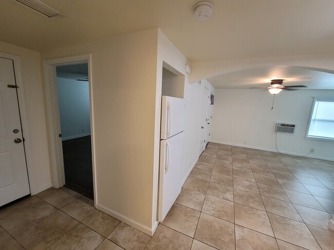 Building Photo - 555 S Tuttle Ave