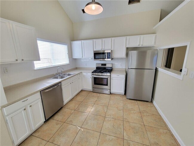 Building Photo - 16406 Edgemere Dr
