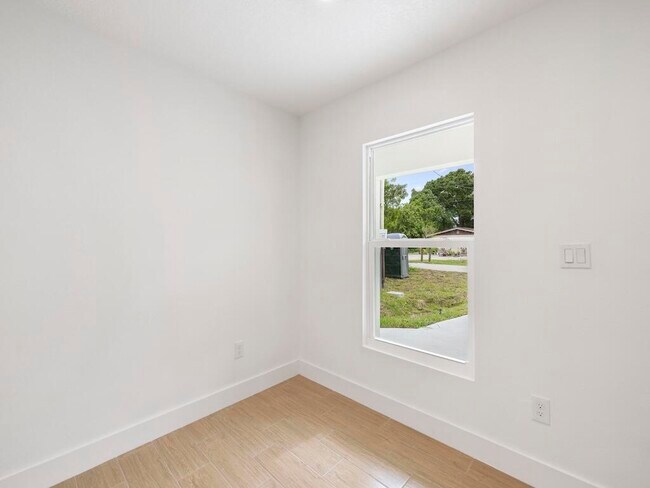 Foto del edificio - 4866 33rd Ave