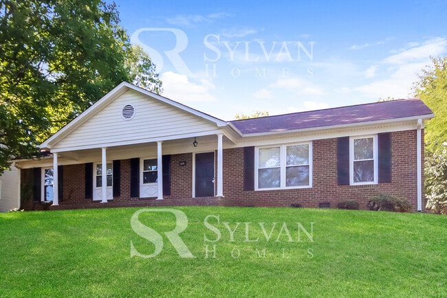 Foto del edificio - Welcome home to this stunning 3 bedroom, 2 bathroom brick home