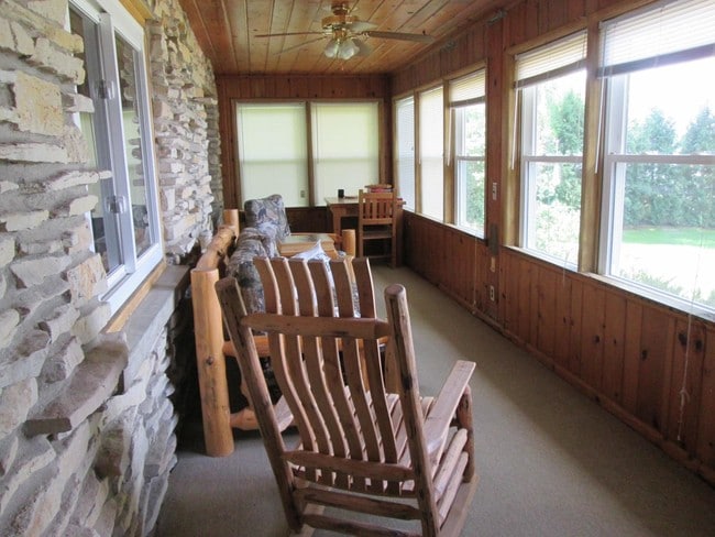 Building Photo - Oconomowoc - Lake Front 3 Bedroom House