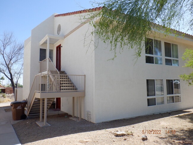 Building Photo - 9885 E La Palma Ave
