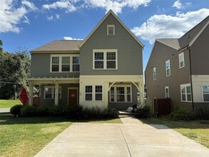 Building Photo - 1003 Wainwright Ave
