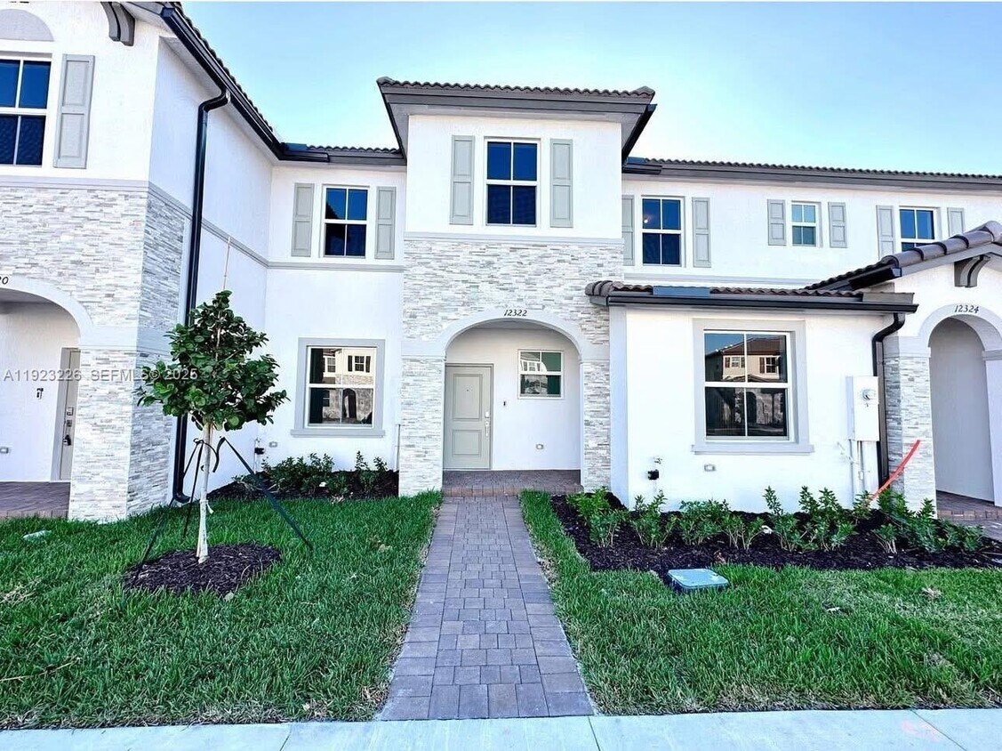 Foto principal - 12322 NW 23rd Ct