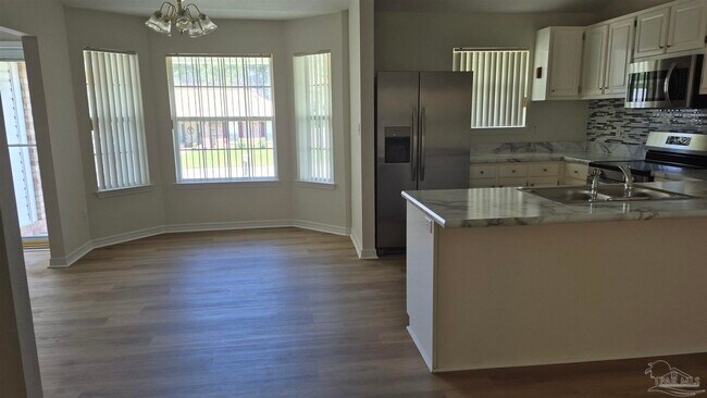 Foto del edificio - 7361 Chimney Pines Dr