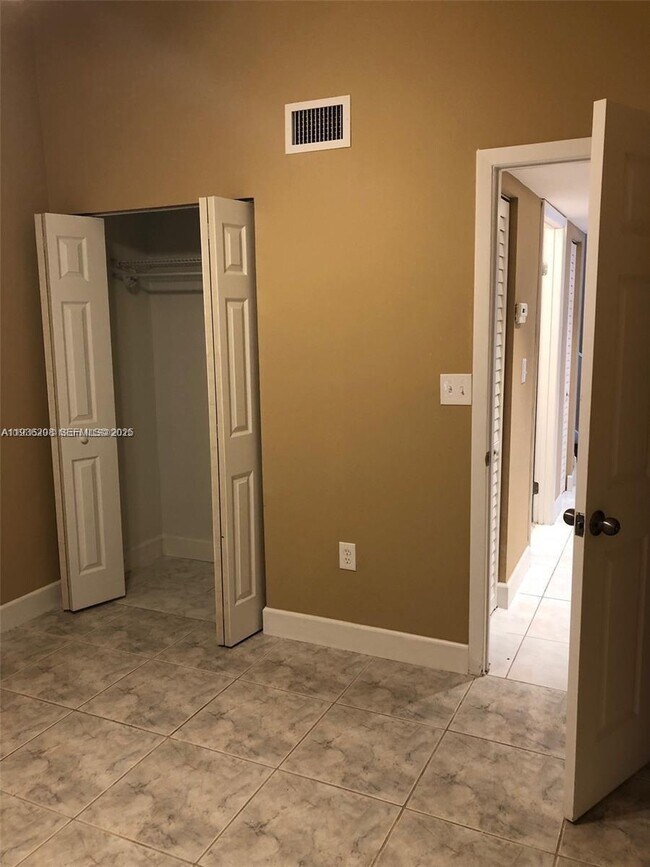 Building Photo - 1400 San Remo Cir