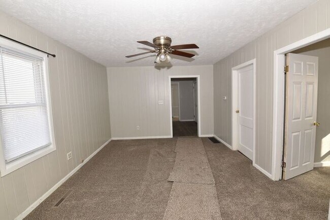 Building Photo - Mishawaka North-east 2 bedroom and 1 bath home on a large lot