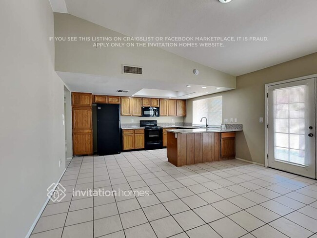 Building Photo - 5634 W Altadena Ave