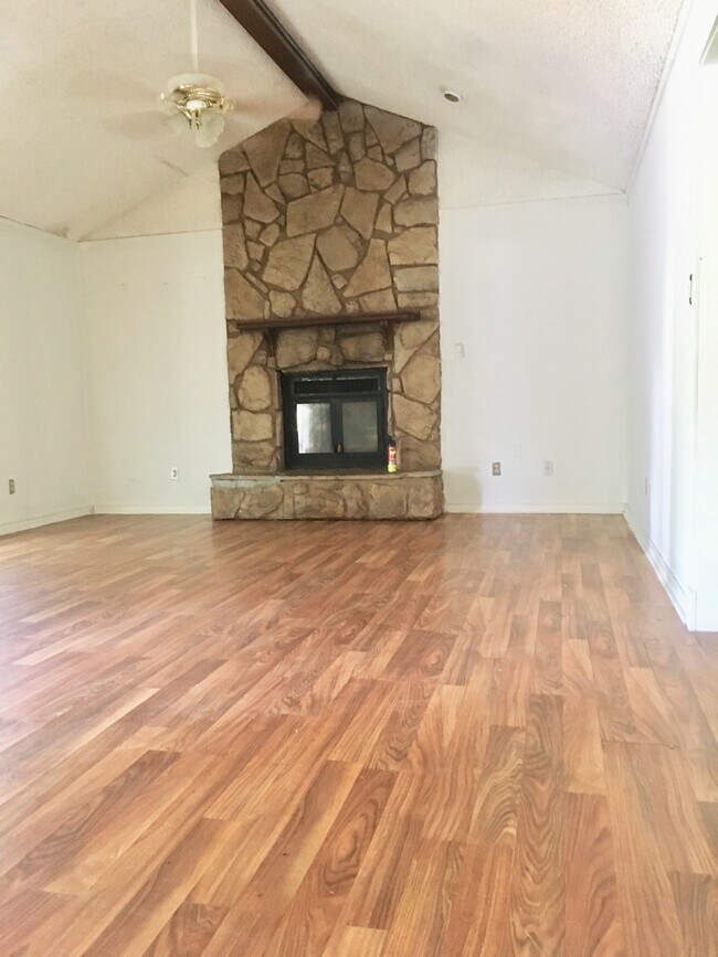 Foto del edificio - 110 Post Oak Ln