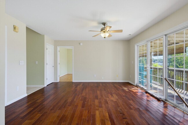 Foto del edificio - 645 Riva Ridge Rd