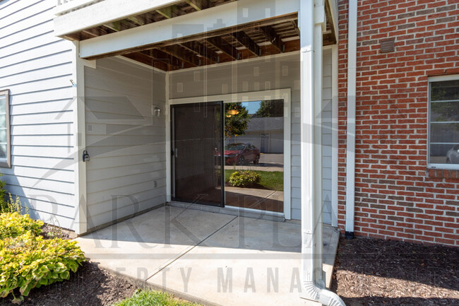 Building Photo - 8354 Glenwillow Ln