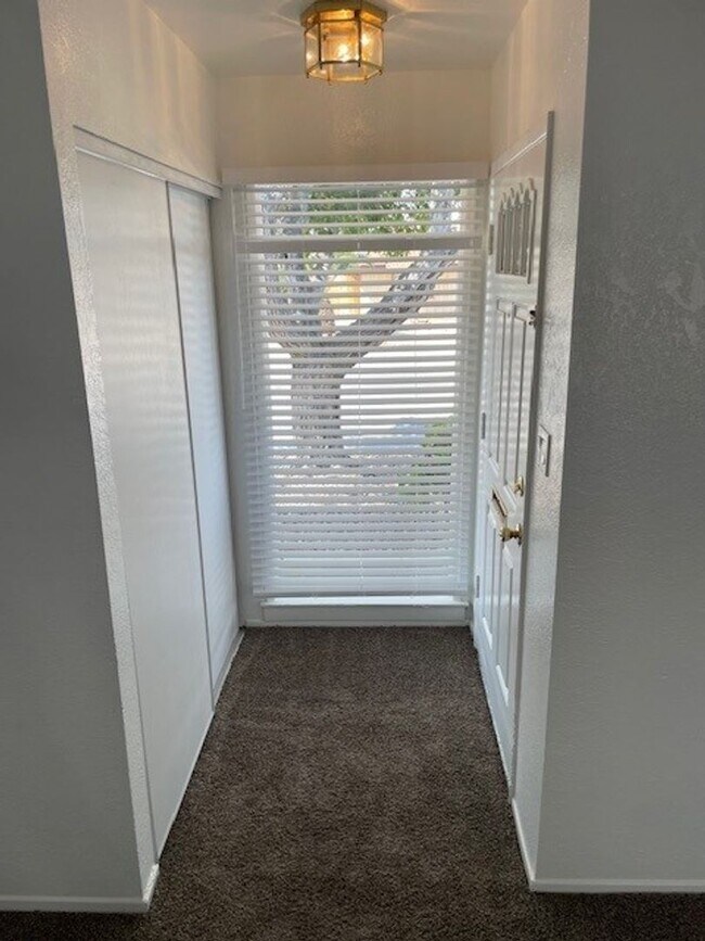 Building Photo - 5129 Sugarfoot Ave ! 3 Bed / 2 Bath !