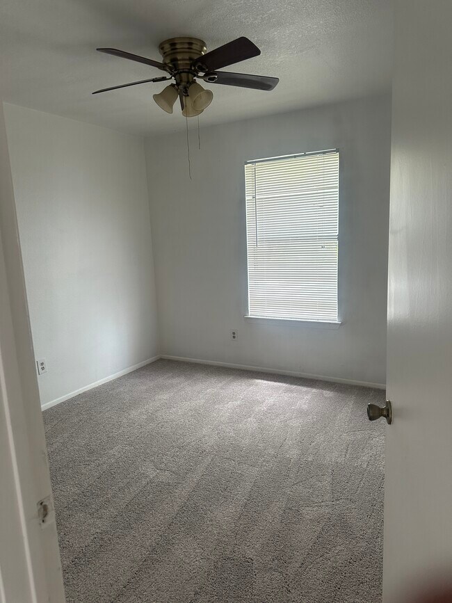 Foto del edificio - 1205 Dawson Cir