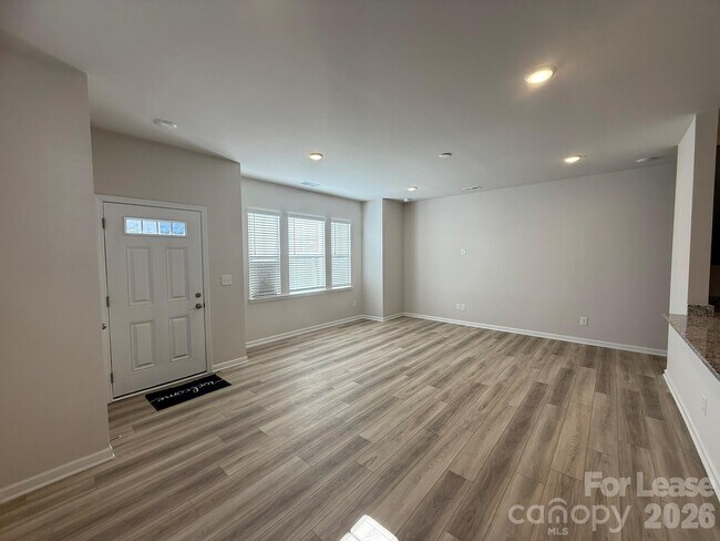 Foto del edificio - 1111 Bartholdi Dr