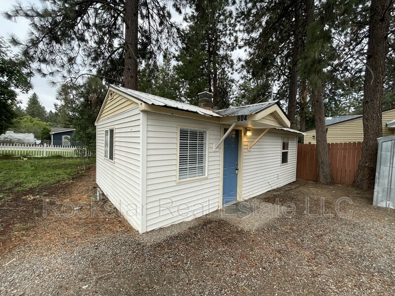 Primary Photo - 604 S Sunderland Rd