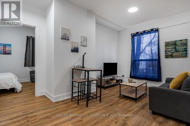 Building Photo - 610 King St E