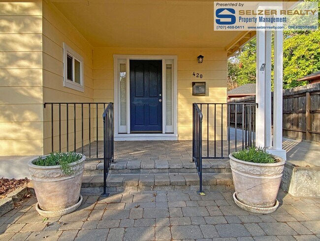 Building Photo - Roomy 3 bd. home w/ big yard in the heart ...