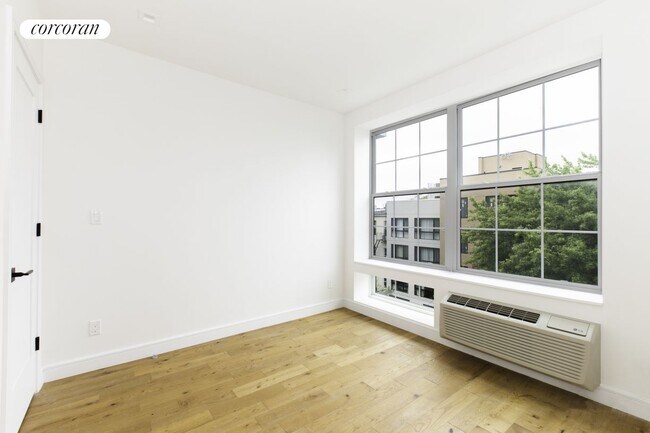 Building Photo - 1229 Putnam Ave