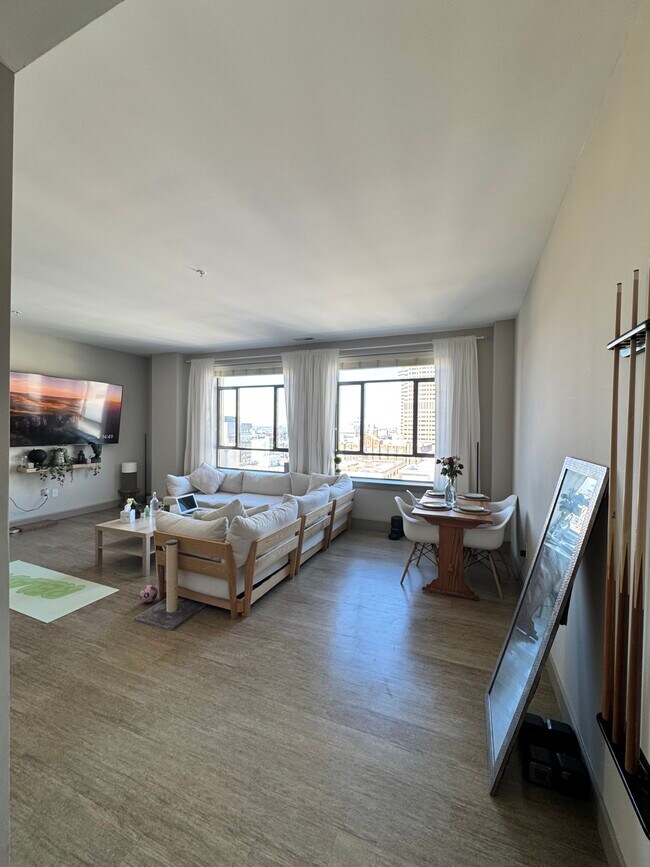 Building Photo - 51 N High St