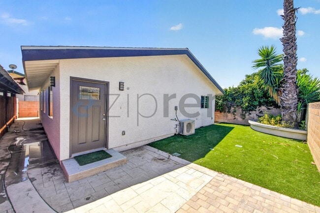 Foto del edificio - 1421 Astoria Pl