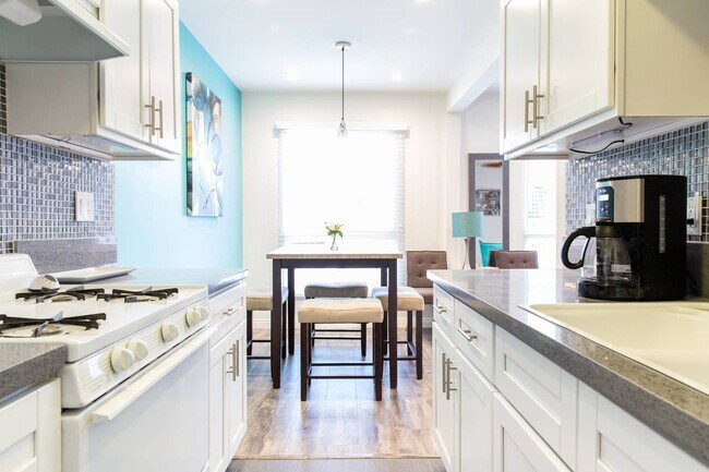 Foto del edificio - 5943 Carlton Way