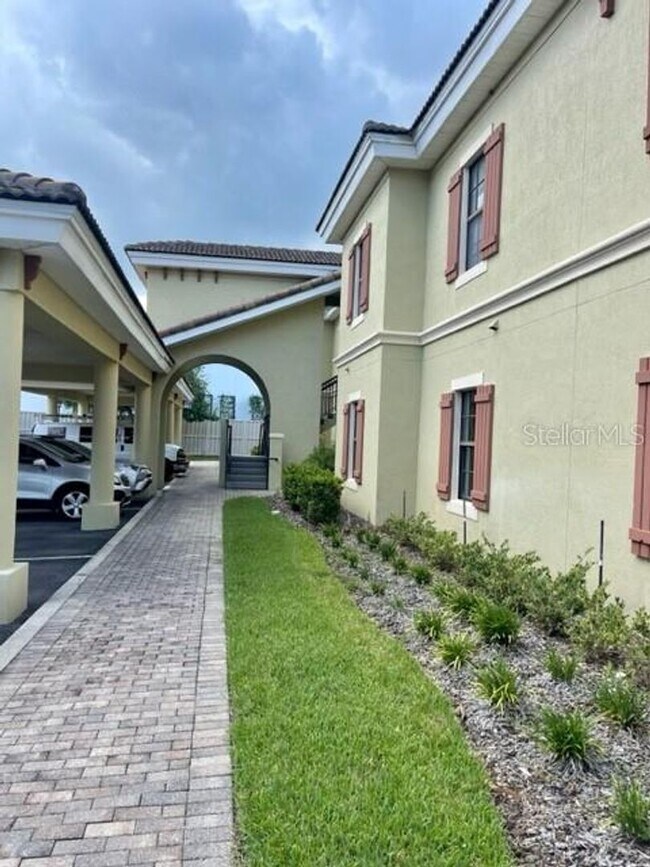 Building Photo - Lovely luxury condo in the gated community...