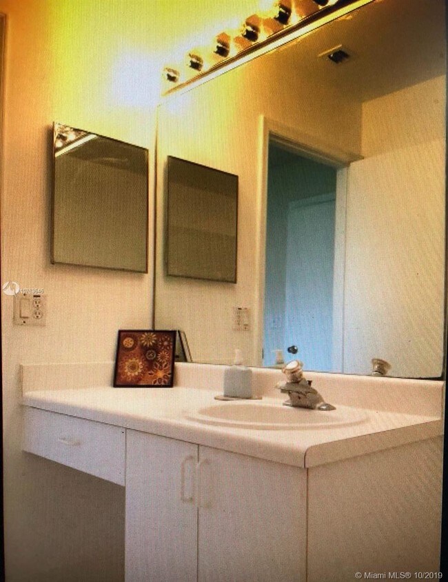Foto del edificio - 4759 SW 13th Pl