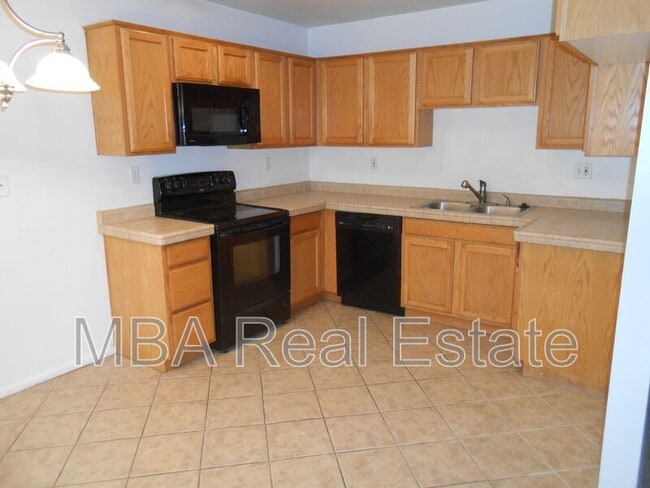 Building Photo - 1849 E 8th Ave