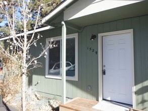 Building Photo - 1531 SW Knoll Ave