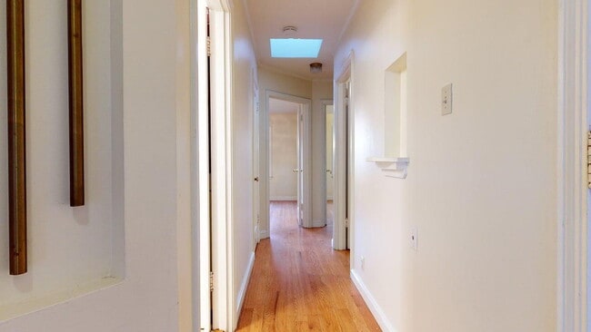 Building Photo - Flexible 4BD/3BA Home w/ Bonus Private Suite – Steps to Taraval Shops