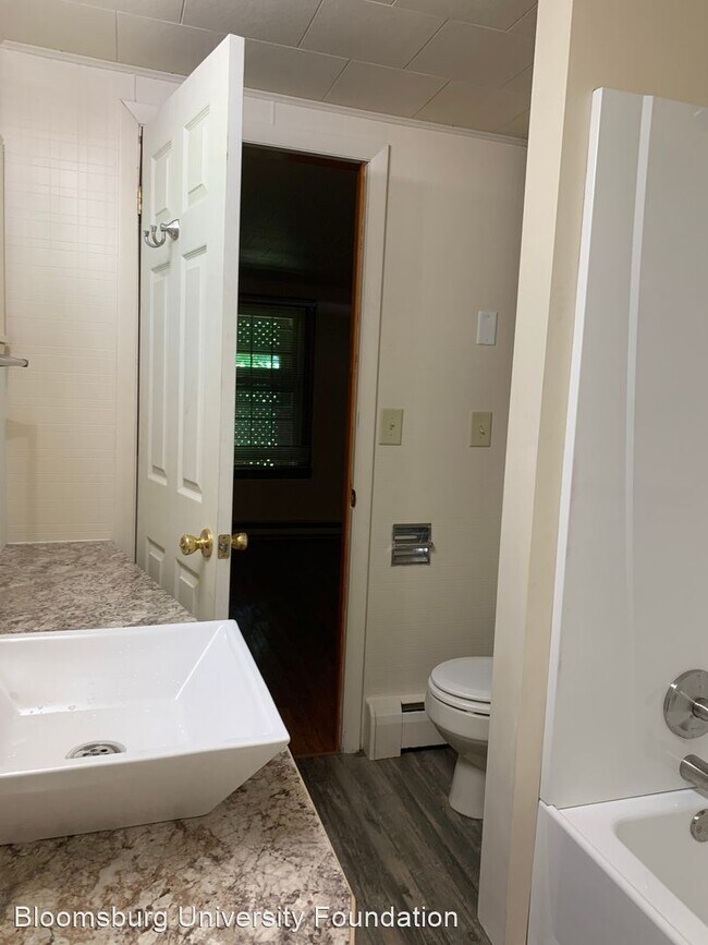Foto del edificio - 3 br, 1.5 bath Apartment - 5 York Road