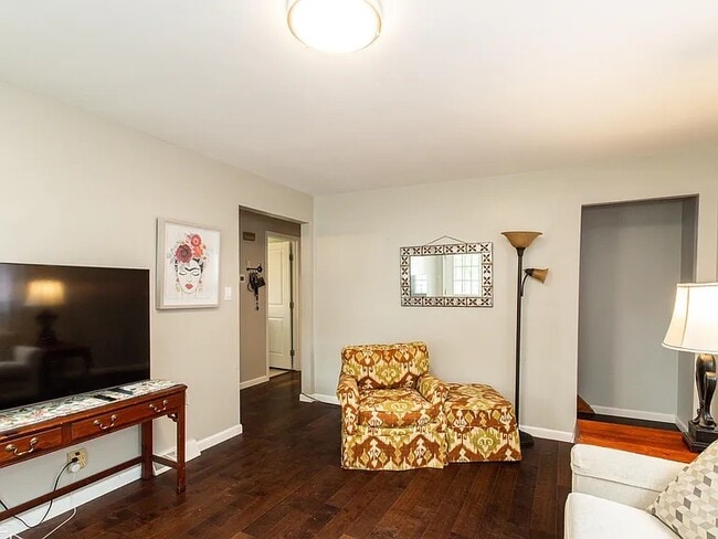 Foto del edificio - 122 Maple Ave