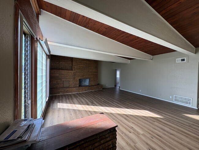 Foto del edificio - 159 Oak Dr