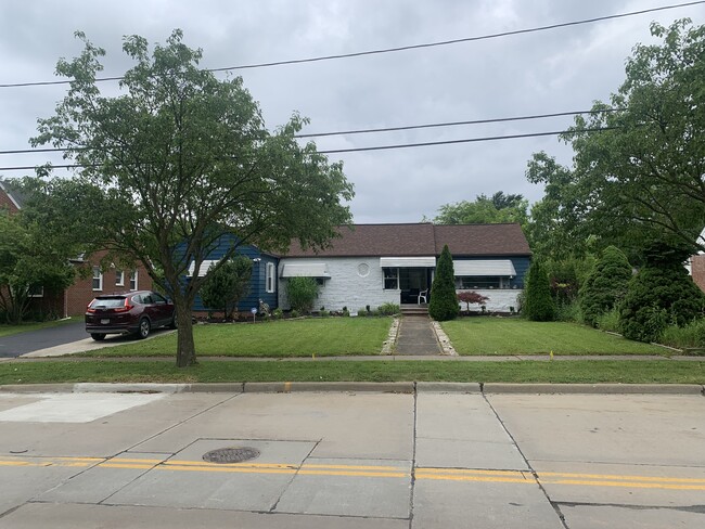 Foto del edificio - 360 Tuxedo Ave