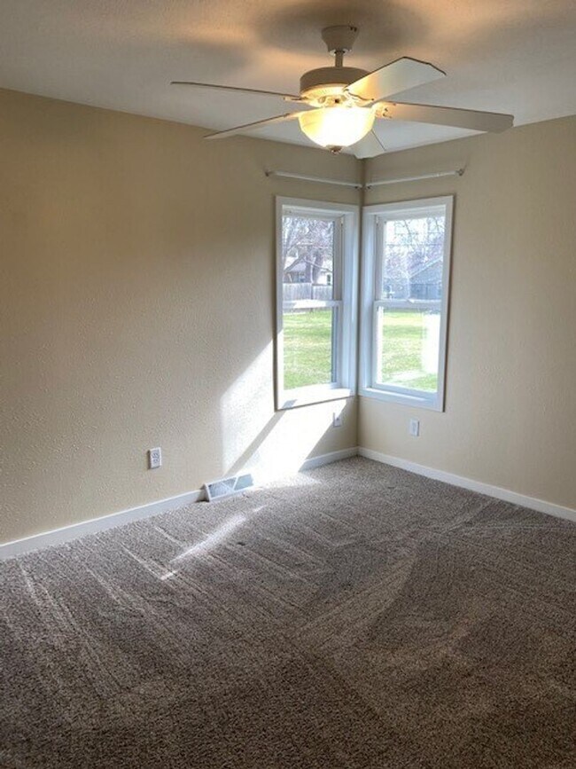 Building Photo - 1212 7th Ave NE