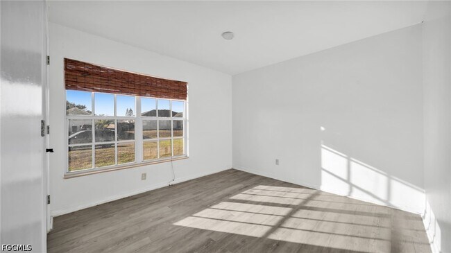 Foto del edificio - 918 Acroft Ave