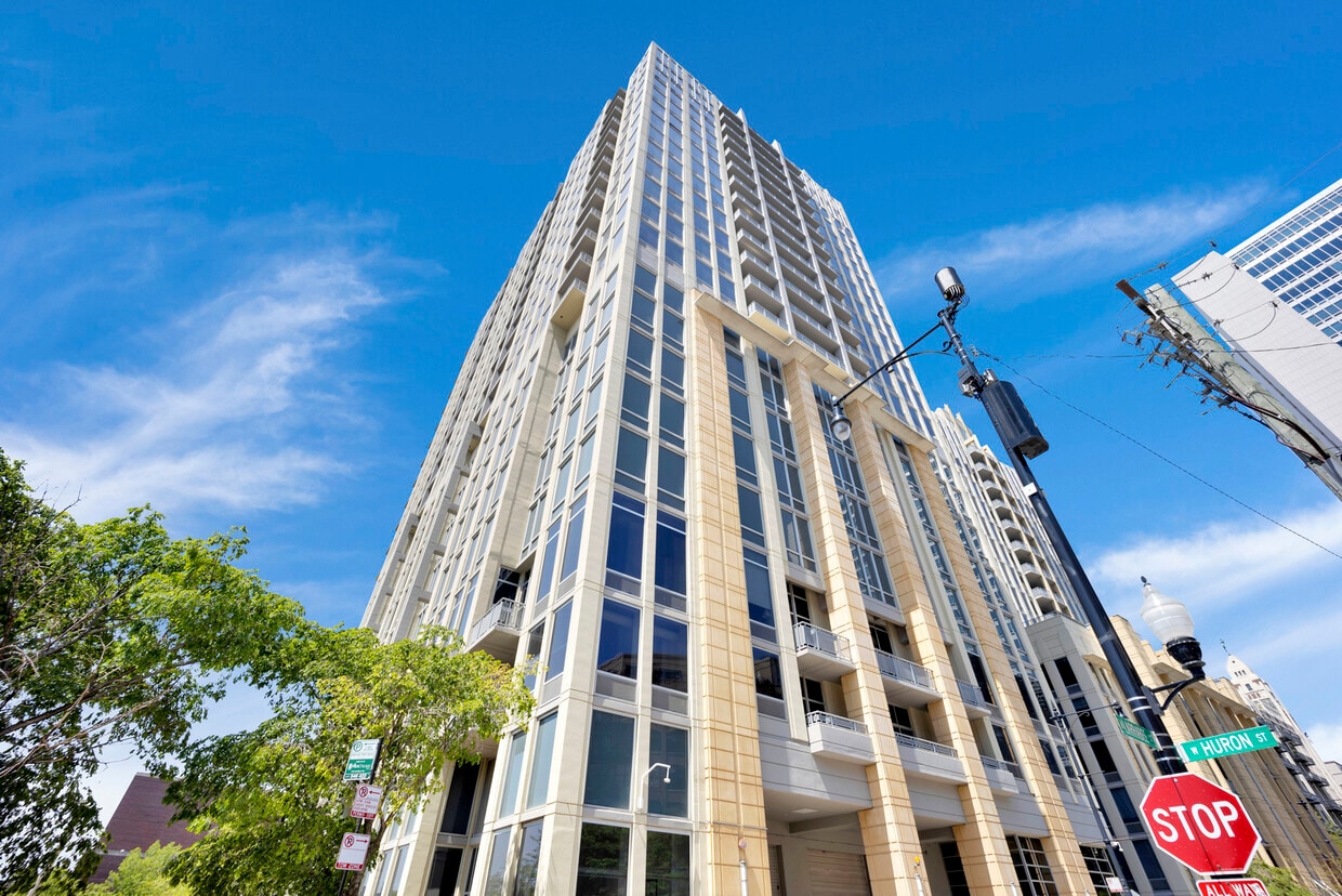Primary Photo - 700 N Larrabee St