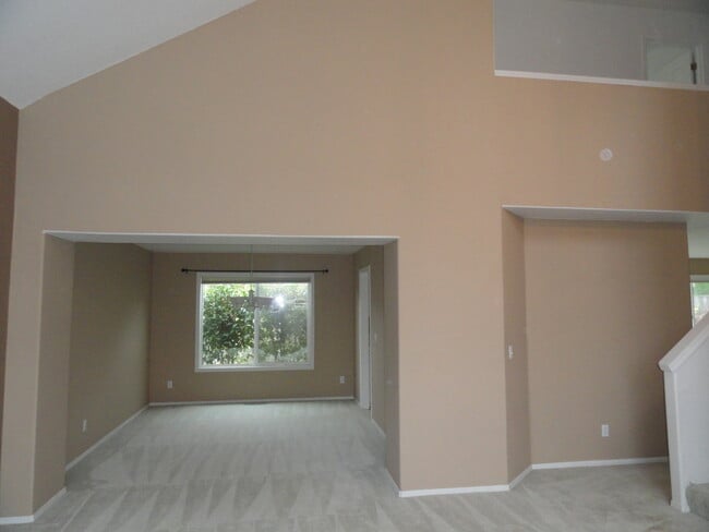 Building Photo - Great 4 bedroom in Bethany Area