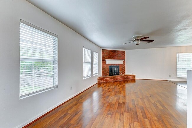Building Photo - 471 El Toro Ln