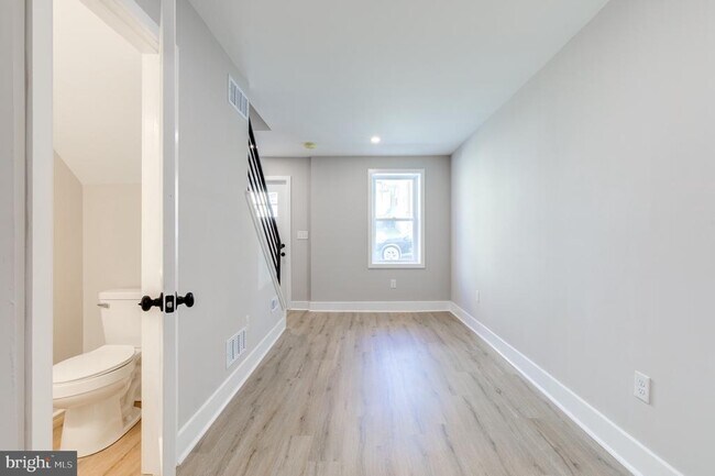 Foto del edificio - 369 E Hector St