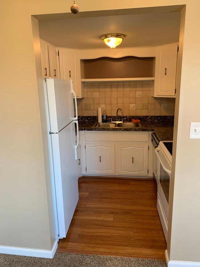 Kitchen - 61035 11 Mile Rd