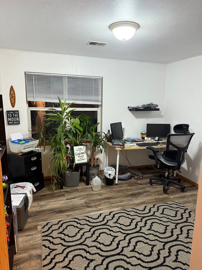 Foto del edificio - 4932 Rosewood Ct