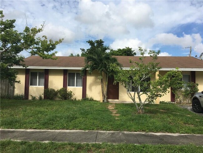 Building Photo - 4231 SW 55th Ave