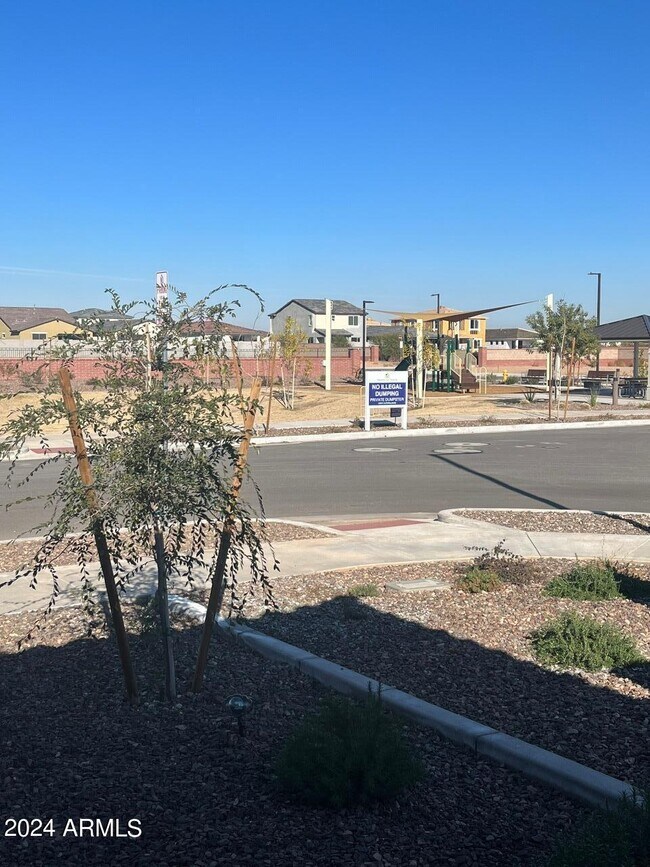 Foto del edificio - 14649 W Dreyfus St