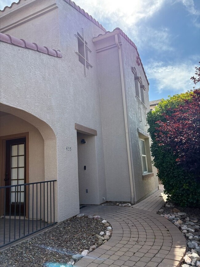 Building Photo - 455 Phelps Dr