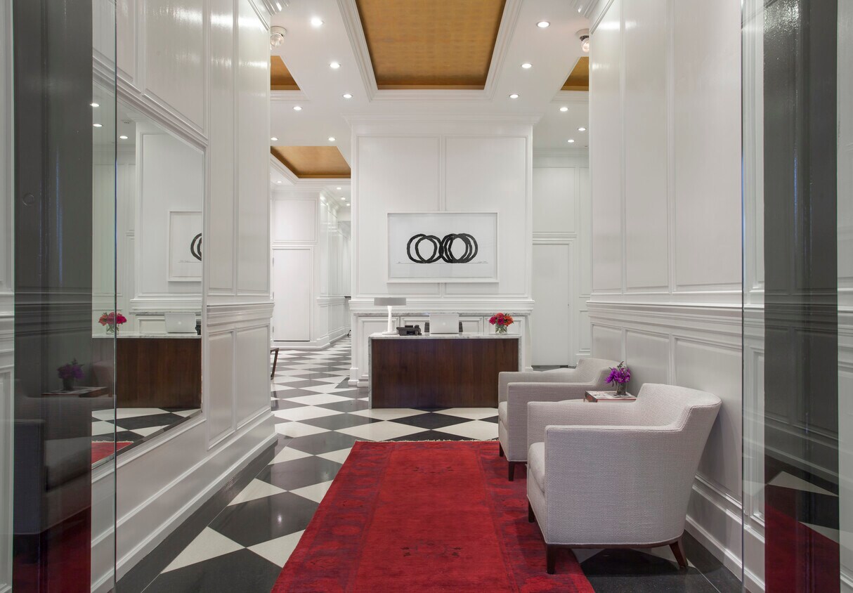 Foto del edificio - 70 E Walton St