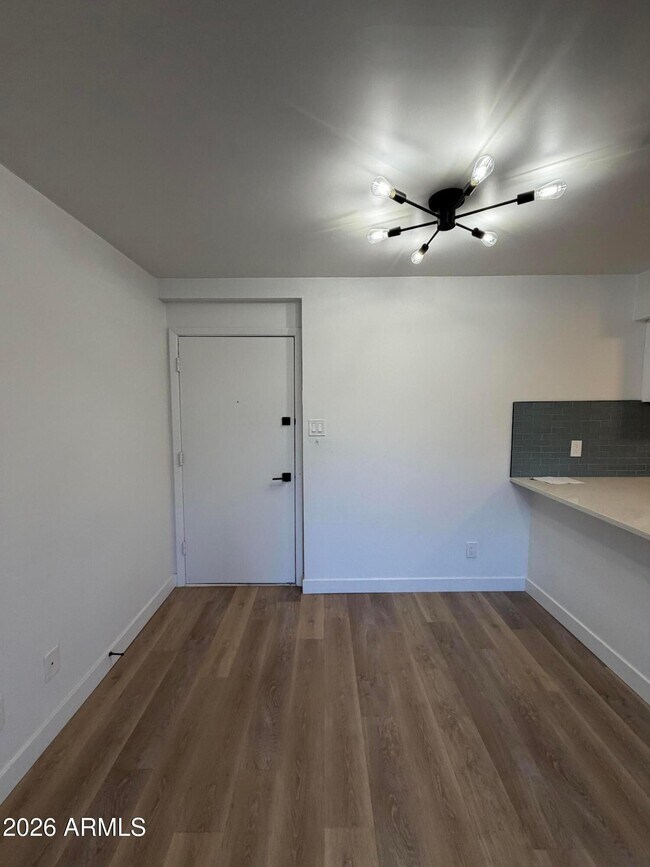 Foto del edificio - 302 E Monte Vista Rd